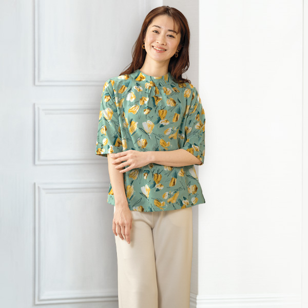 総柄プリントボトルネックプルオーバー