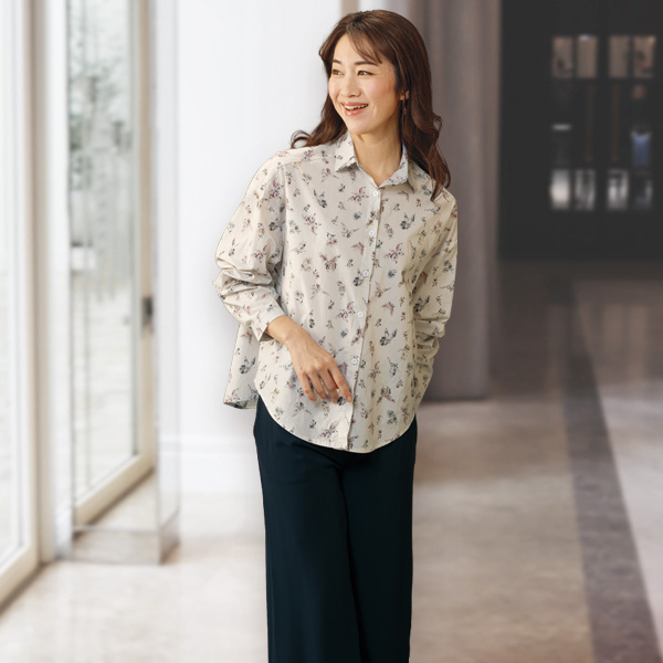 総柄プリントオーバーブラウス