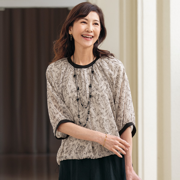 ストレッチテープ使いギャザーオーバーブラウス