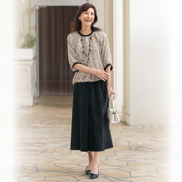 ストレッチテープ使いギャザーオーバーブラウス