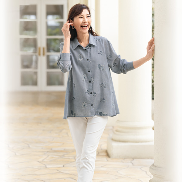 綿混シャンブレー刺しゅう使いブラウス