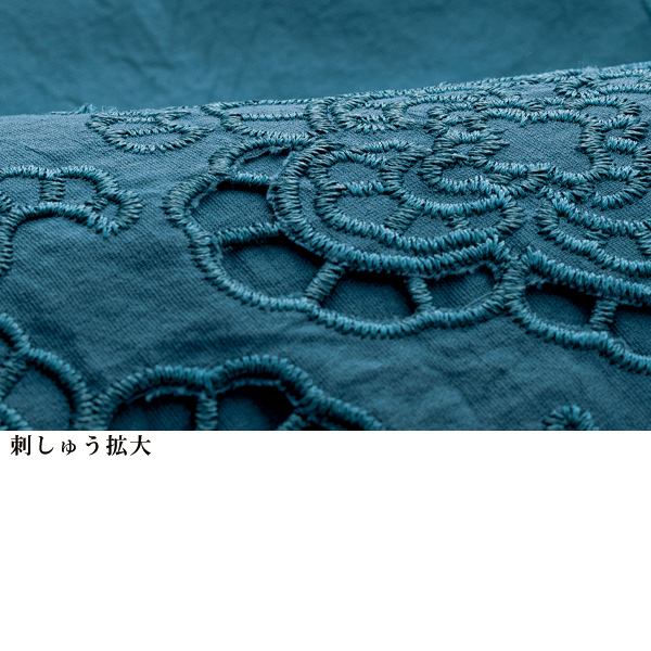 ピンタック使い刺しゅう使いブラウス