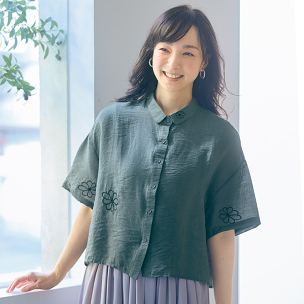 刺しゅう使いクロップドブラウス