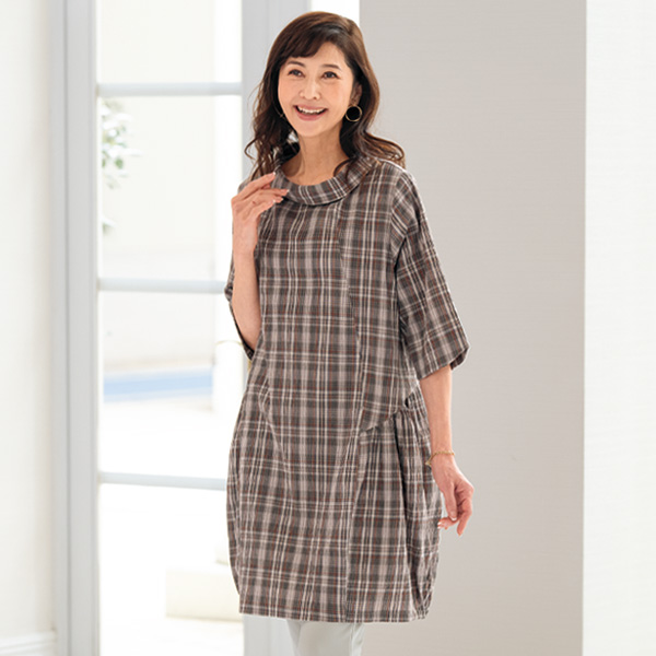 サッカー素材チェック柄ロールネックチュニック