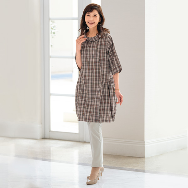 サッカー素材チェック柄ロールネックチュニック