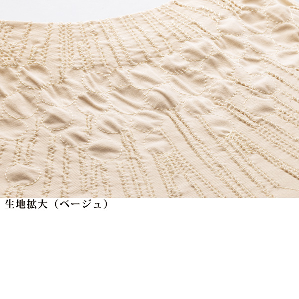 襟元刺しゅう使いボトルネックカットソープルオーバー
