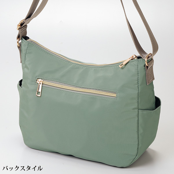 ポケット豊富なショルダーバッグ