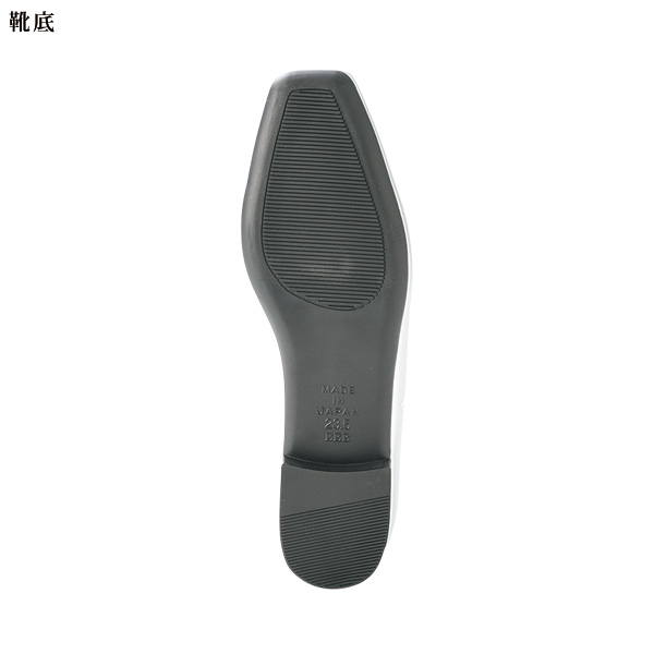 フラットソールのパンチングパンプス