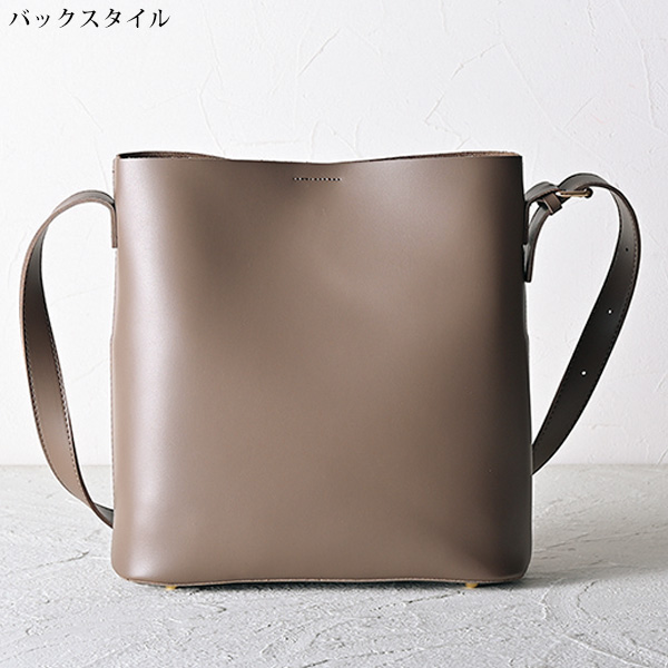 前ポケットソフト素材ショルダーバッグ