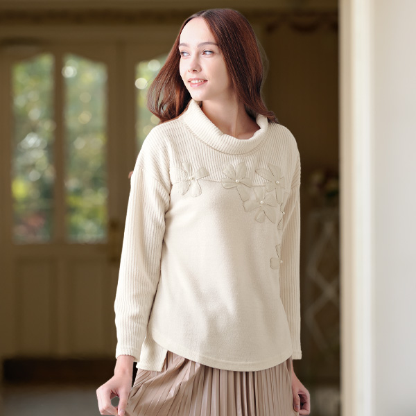 胸元花柄プルオーバー