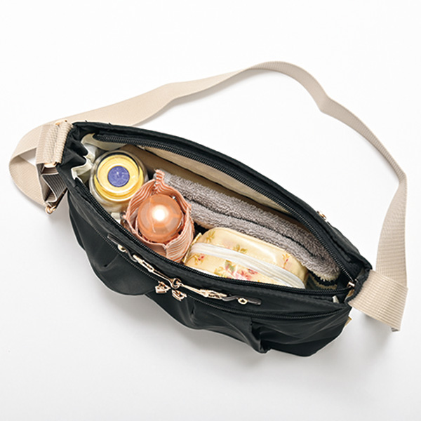 前金具ショルダーバッグ