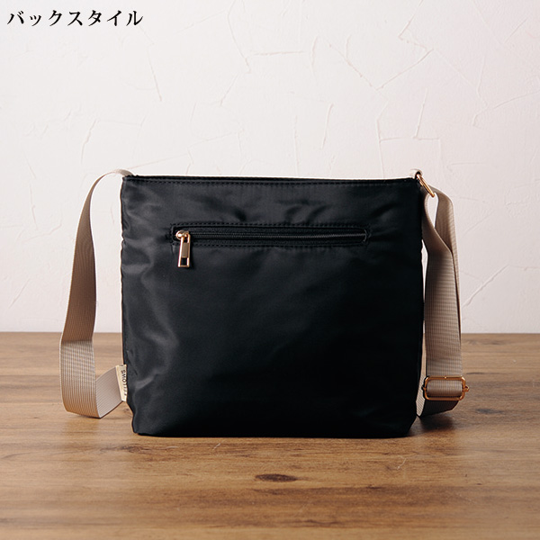 前金具ショルダーバッグ