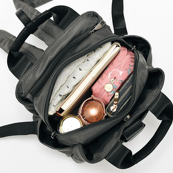 ナイロンスクエアリュック