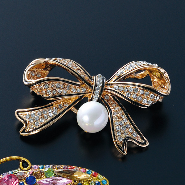 リボンブローチ