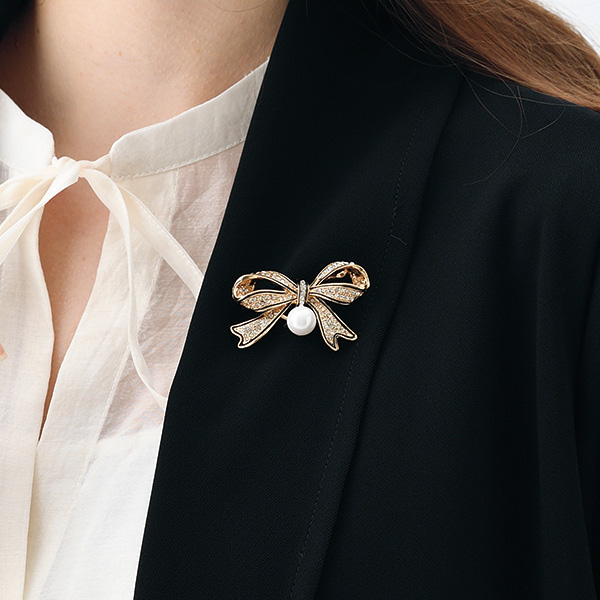 リボンブローチ