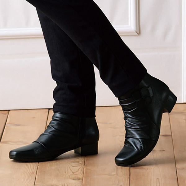 山羊革モチーフ付 サイドファスナー ショートブーツ