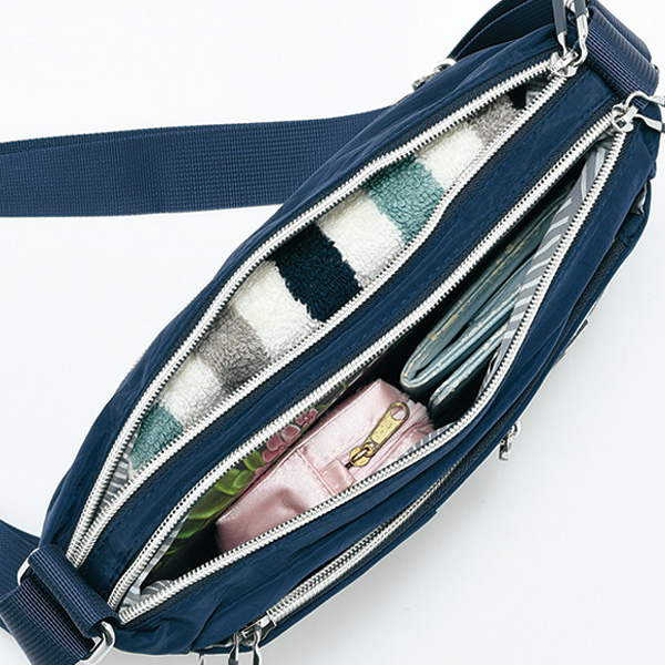 シワナイロン軽量多ポケットショルダーバッグ