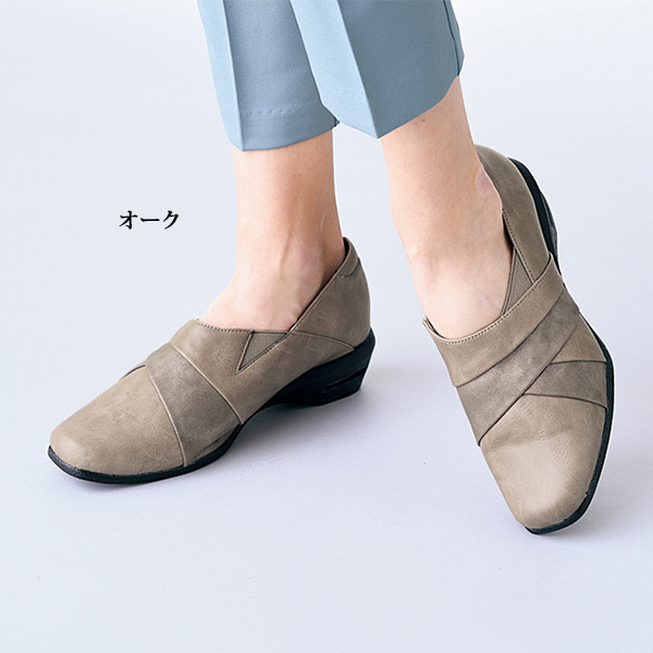 切り替えデザインエアソールパンプス