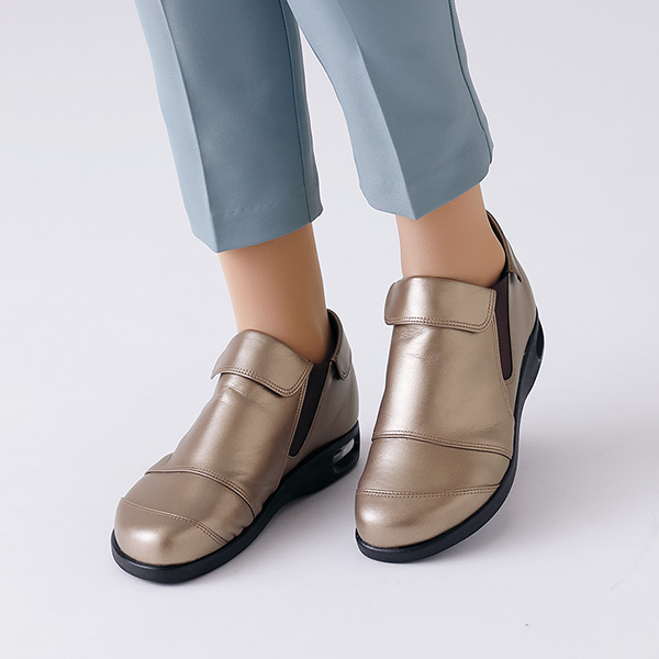 牛革メタリック調足型切替ブーツ