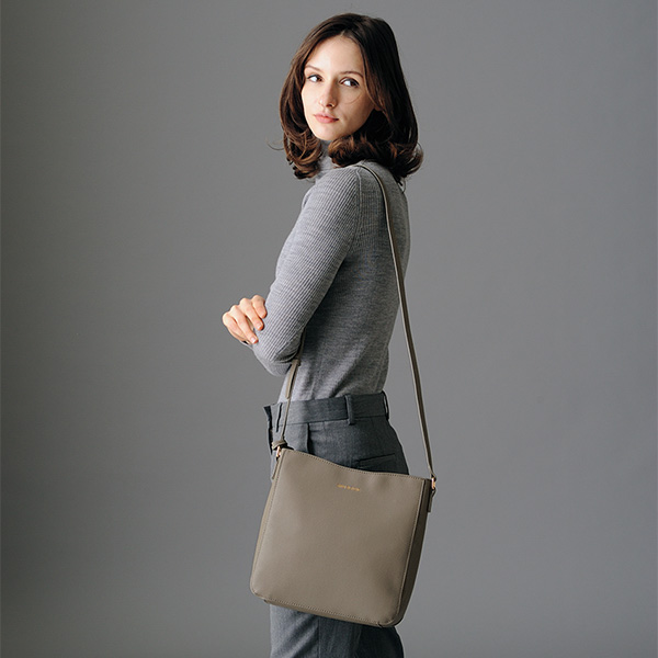 ジャンニ・バレンチノ ショルダーバッグ GIANNI VALENTINO