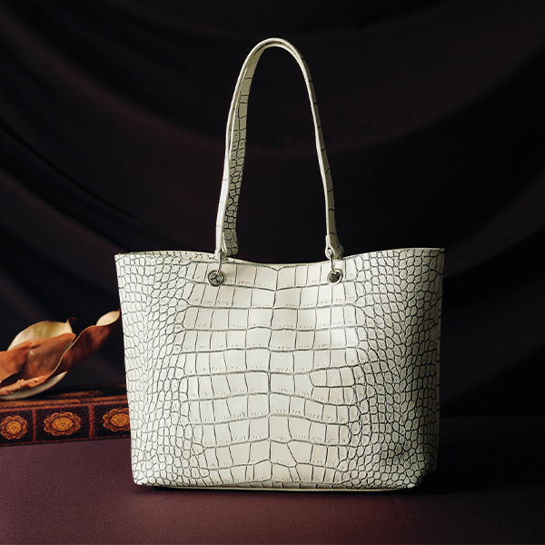 クロコ型押し目地染めトートバッグ
