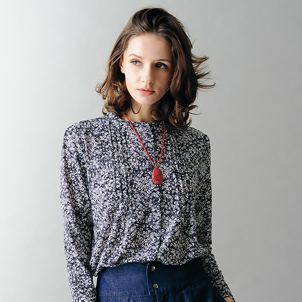 レッドカラーストーンネックレス