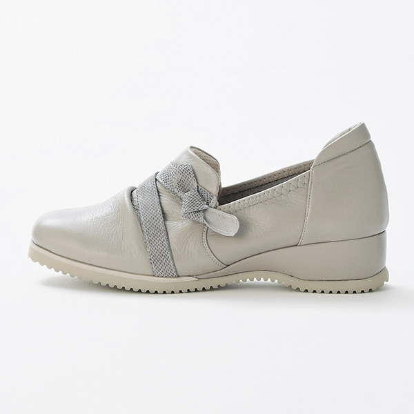 ソウシュンデセブン マシュマロ龍野レザーのかくれコンフォートリボンシューズ