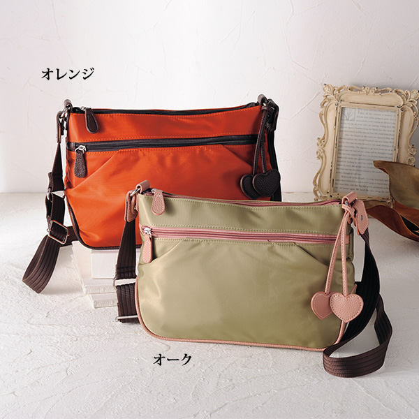 ハートチャーム付配色ショルダーバッグ