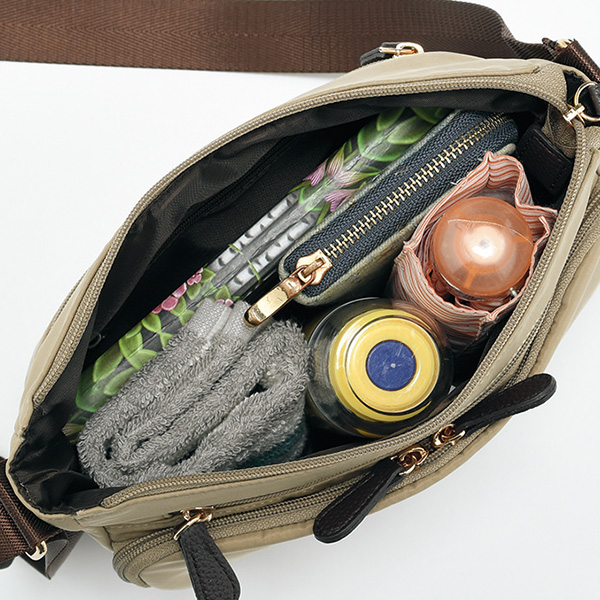 はっ水ナイロンショルダーバッグ