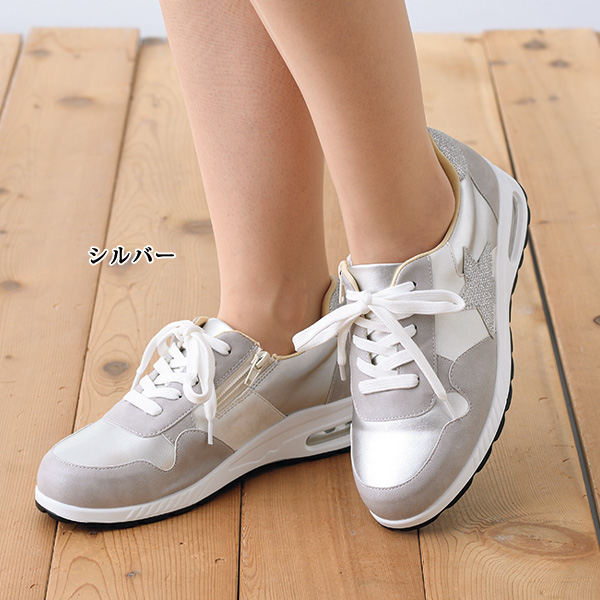 きらめきのスターモチーフエアソール幅広スニーカー