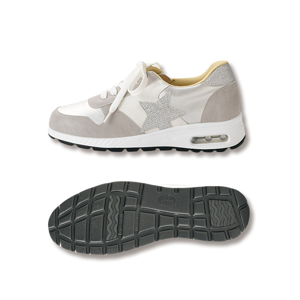 きらめきのスターモチーフエアソール幅広スニーカー