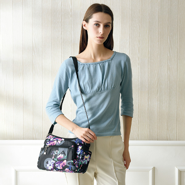 サボイ ラインストーン付きロゴ＆フラワーショルダーバッグ SAVOY