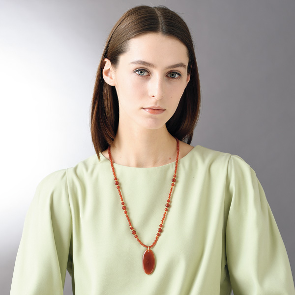 120ct オーバル天然石のロングネックレス 赤めのう