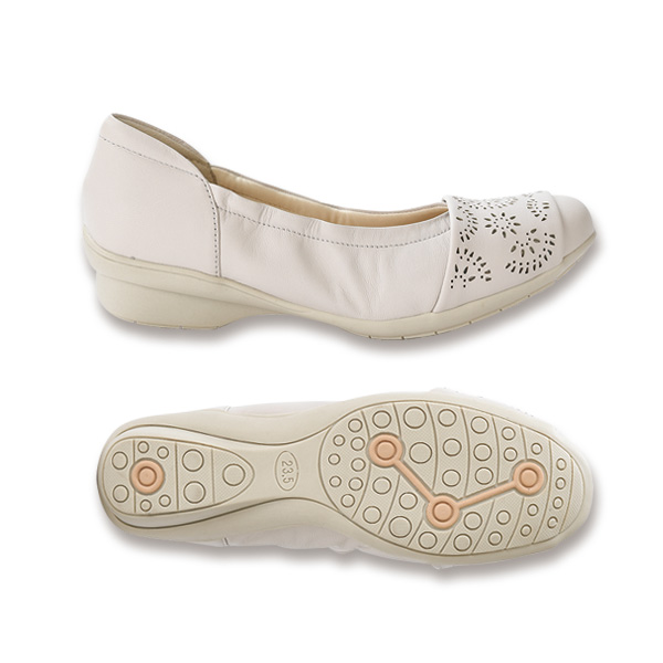 山羊革パンチングデザインパンプス