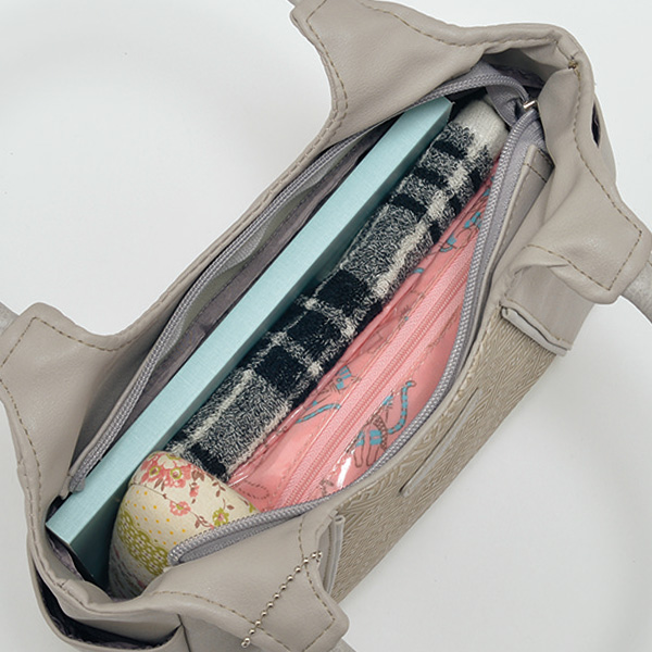 タッセル付コンビ手提げバッグ