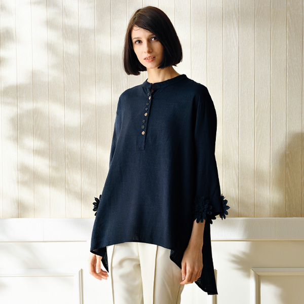 袖レース使い麻混ブラウス