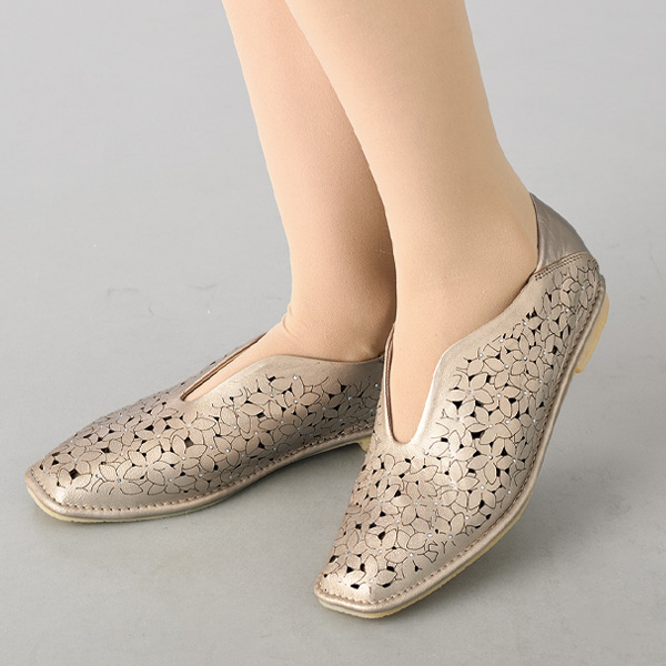 山羊革カッティングラインストーンパンプス