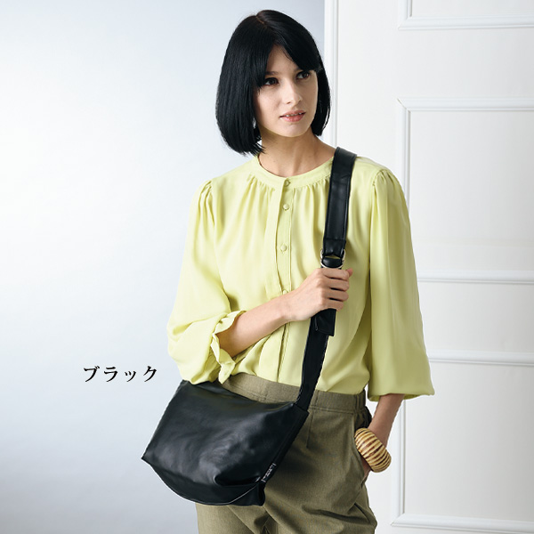 柔らか素材ショルダーバッグ