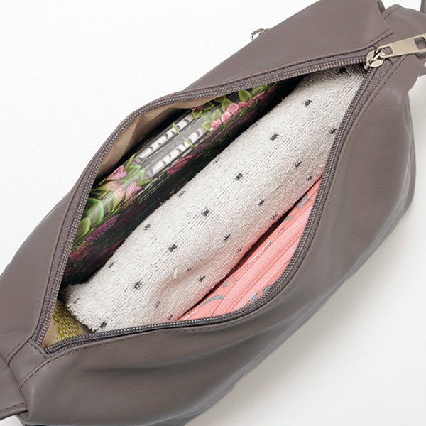 柔らか素材ショルダーバッグ