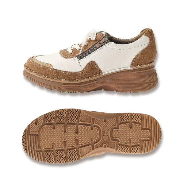 軽量山羊革スニーカー