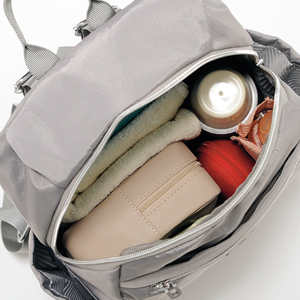 ポケット豊富な軽量リュック