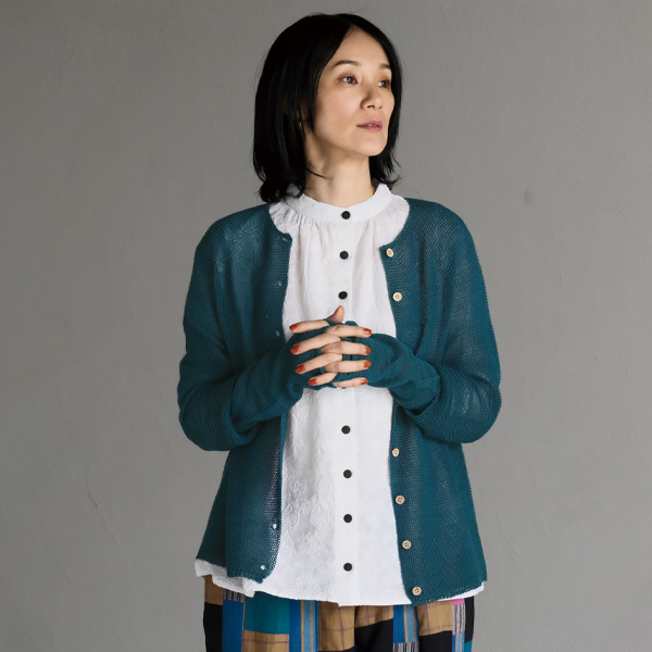 ペイズリー＆小花刺繍コットンブラウス