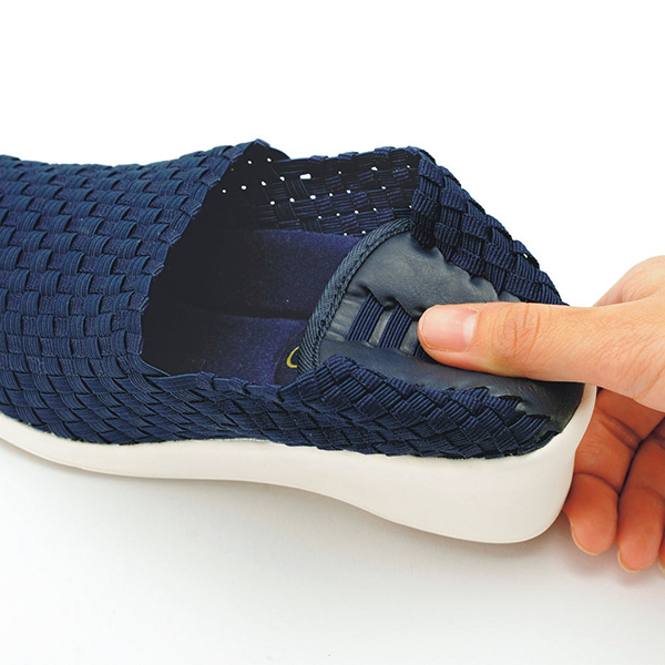 かかとが踏めるストレッチメッシュ軽量パンプス