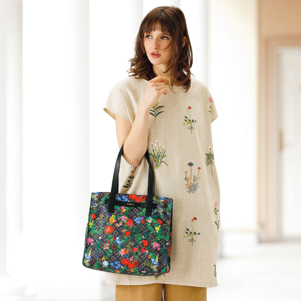 フルラ 牛革使い 軽量トートバッグ FURLA