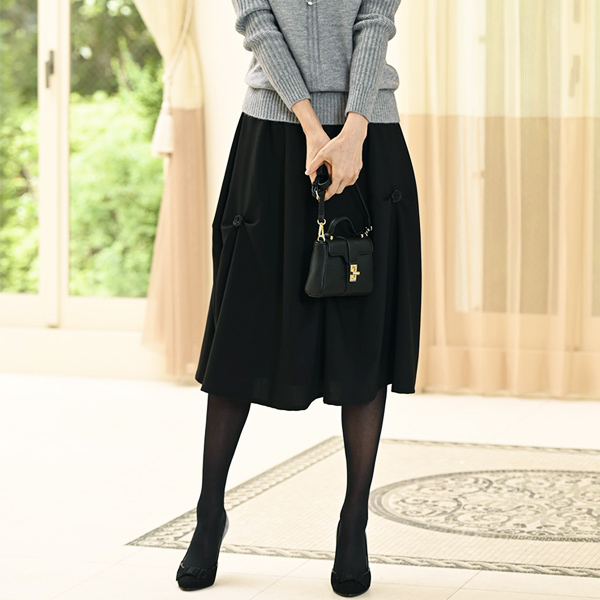 バラモチーフ使いスカート◎