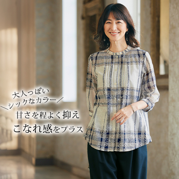 チェックと花柄プリントのフリル衿ピンタックブラウス◎