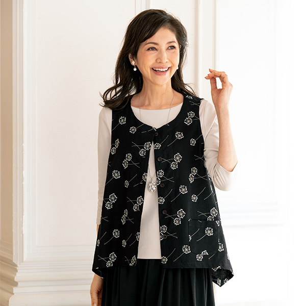 花柄刺しゅうベスト