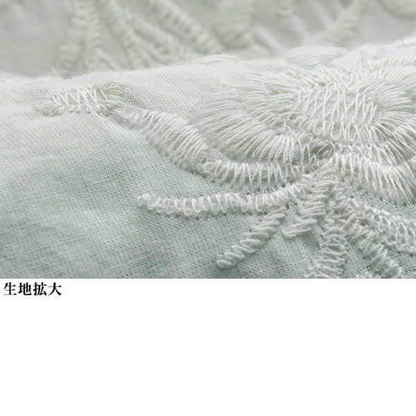 刺しゅう使いキーネックブラウス